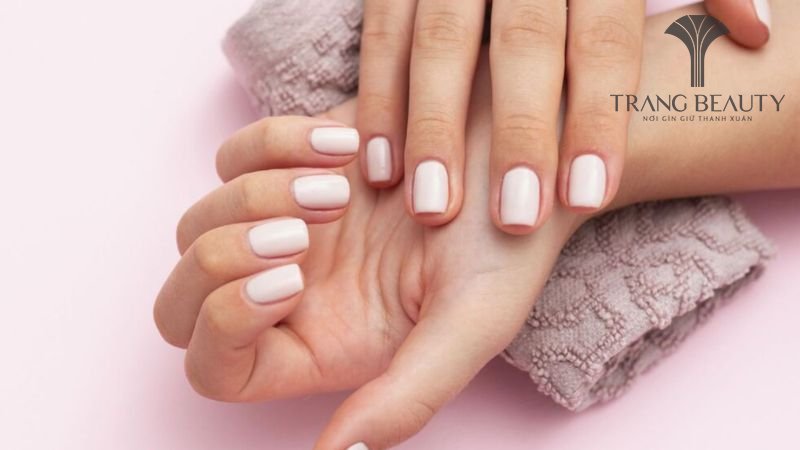 Mẫu nail sơn trơn hợp cô nàng da ngăm 