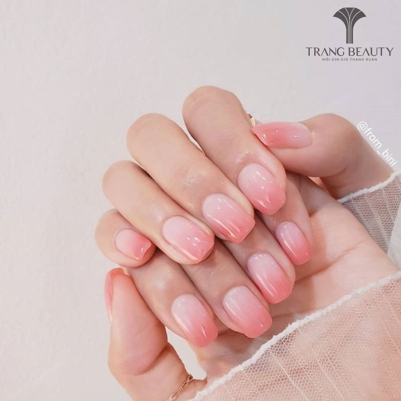 Nail màu hồng đào