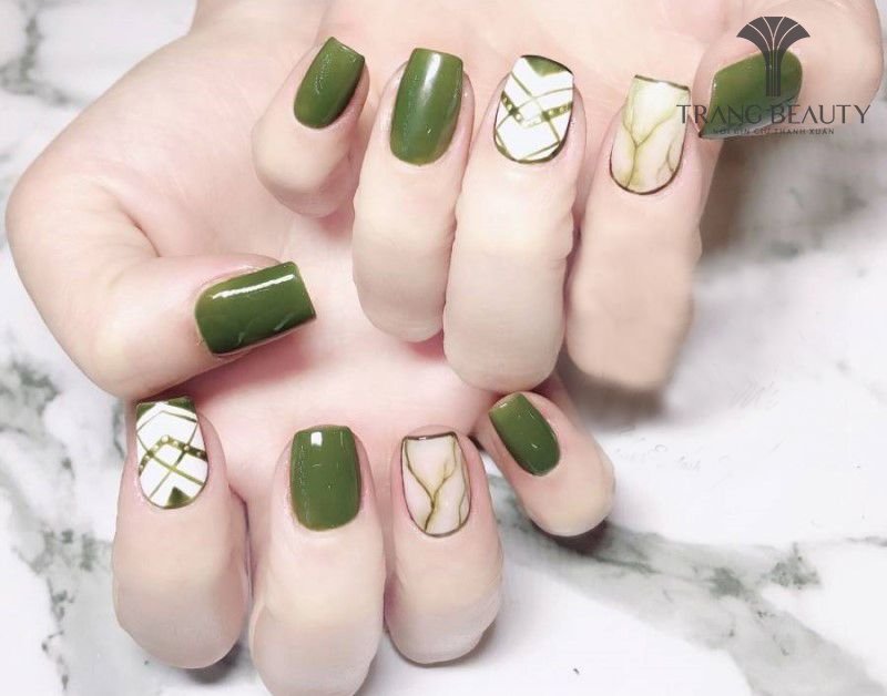 Móng màu xanh rêu trơn đầy cá tính