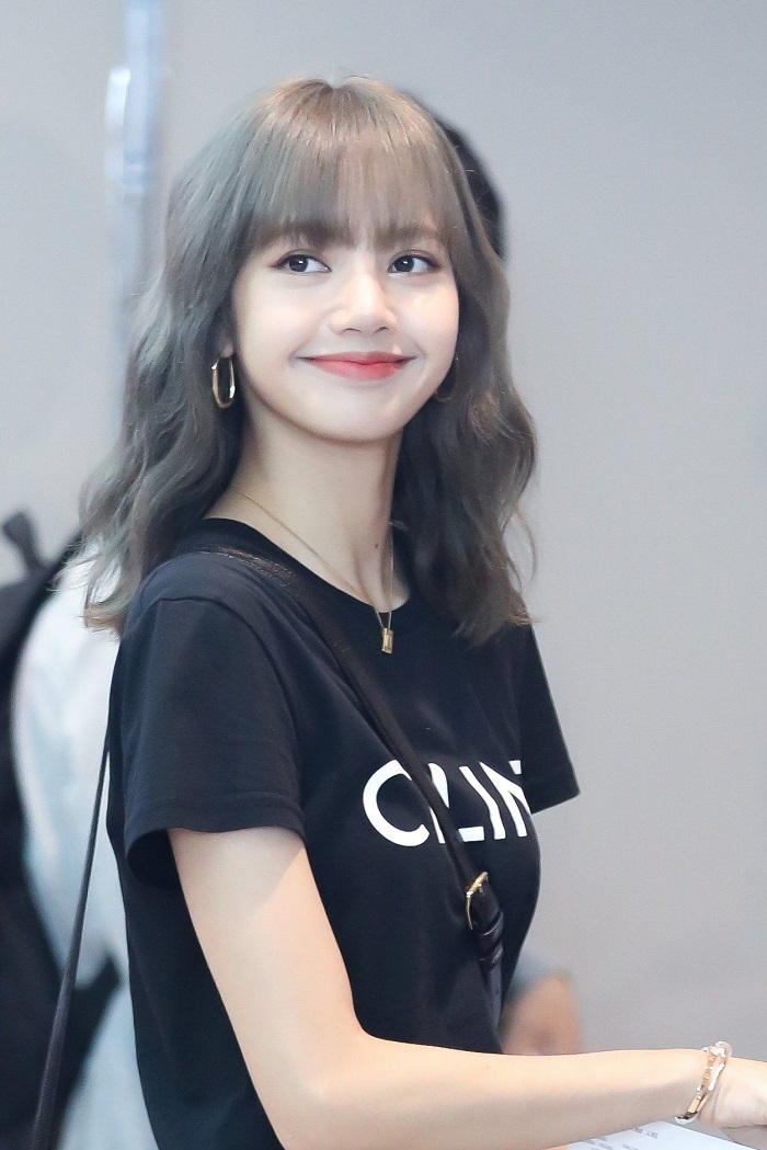 Lisa Blackpink có nụ cười tươi tắn