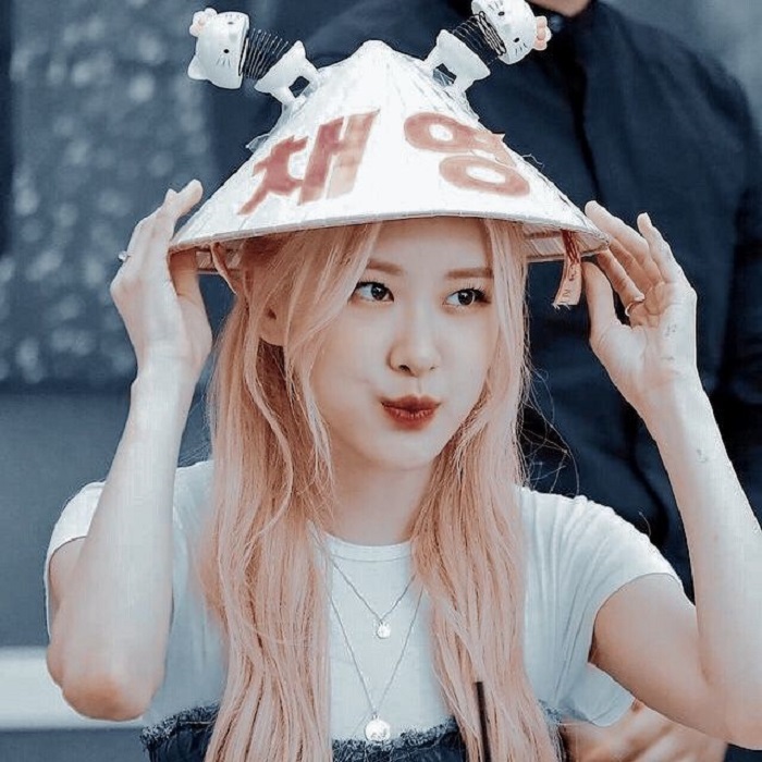 Ảnh Rose đội nón cute