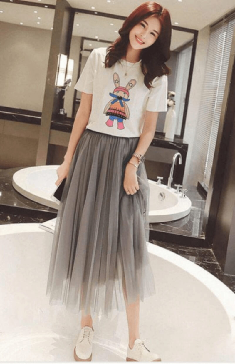 phối đồ với chân váy xếp ly dài