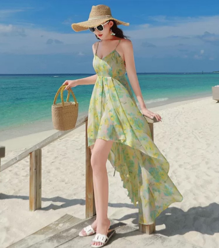 Đầm maxi biển kết hợp cùng mũ cói