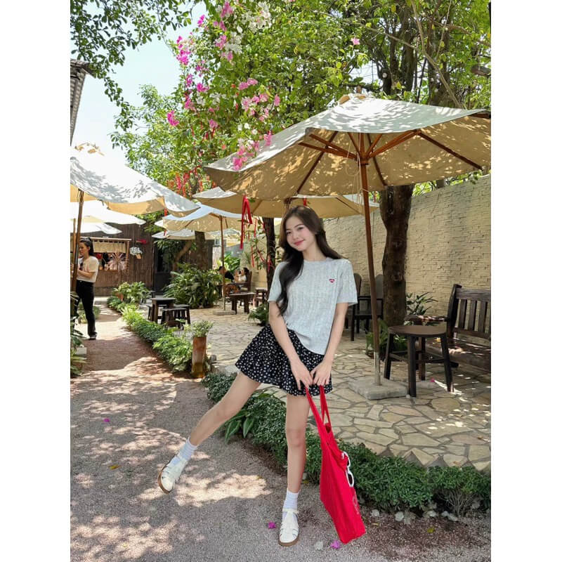 chân váy hoa phối với áo gì