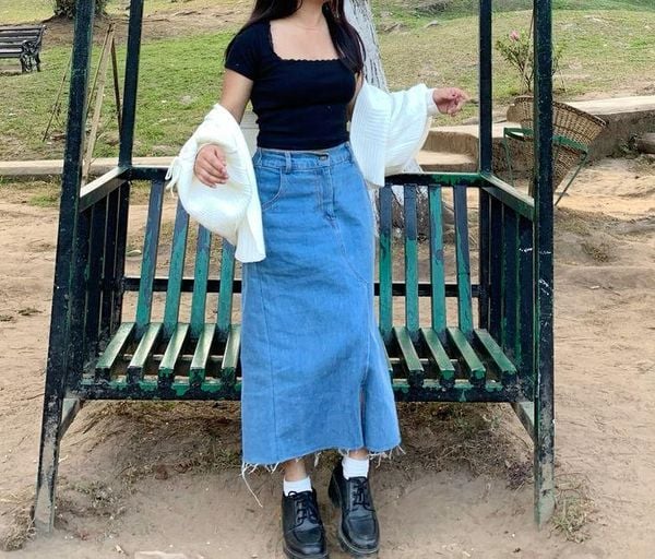 Chân váy jean dài phối với Giày Oxford