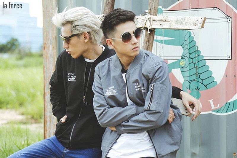 Phối đồ chuẩn badboy với áo bomber cool ngầu