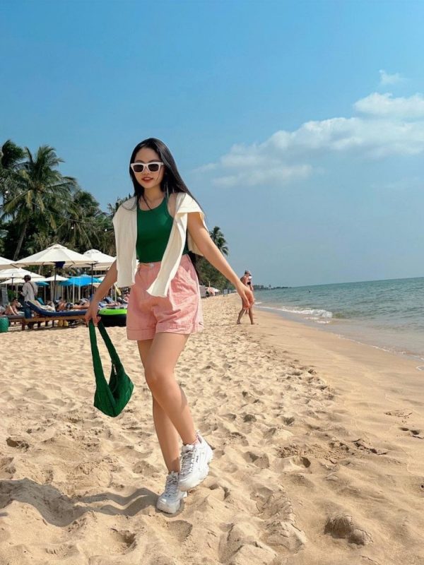 Chẳng dám diện bikini, Phương Mỹ Chi đi biển mặc kín như bưng, nói lý do ai cũng đồng tình