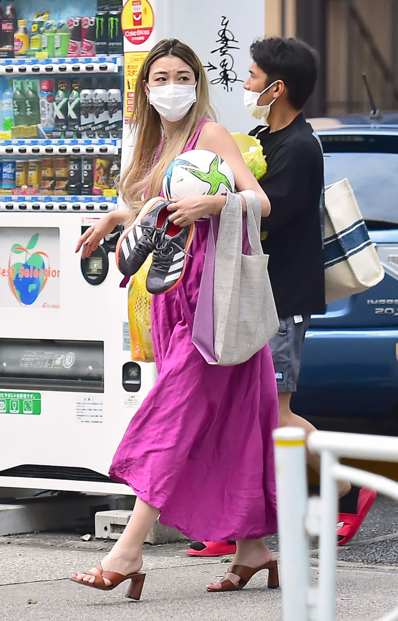 Yukina Kinoshita poses with her new boyfriend in the car…. her “full of aura” treasured photo.