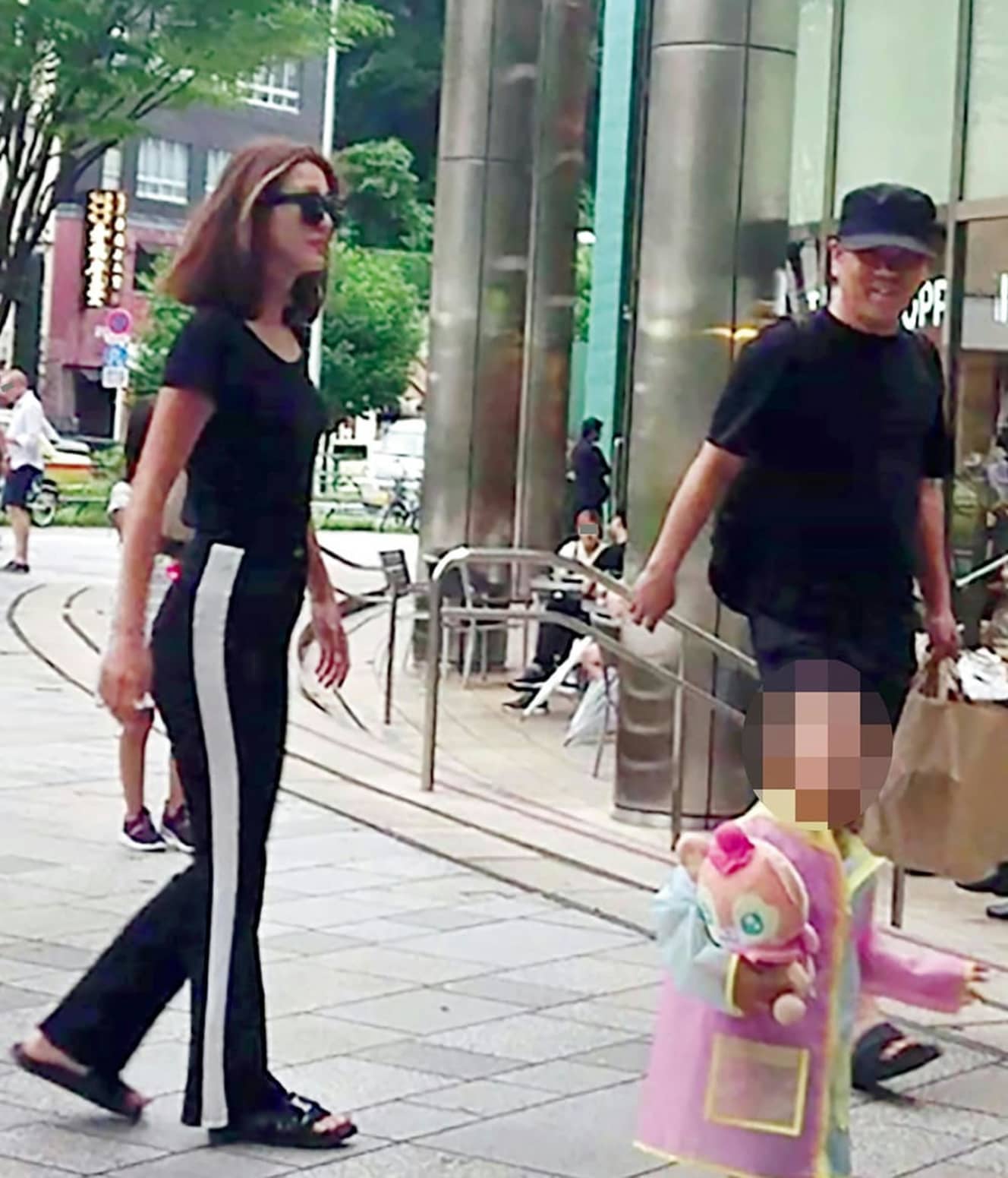 Yukina Kinoshita poses with her new boyfriend in the car…. her “full of aura” treasured photo.