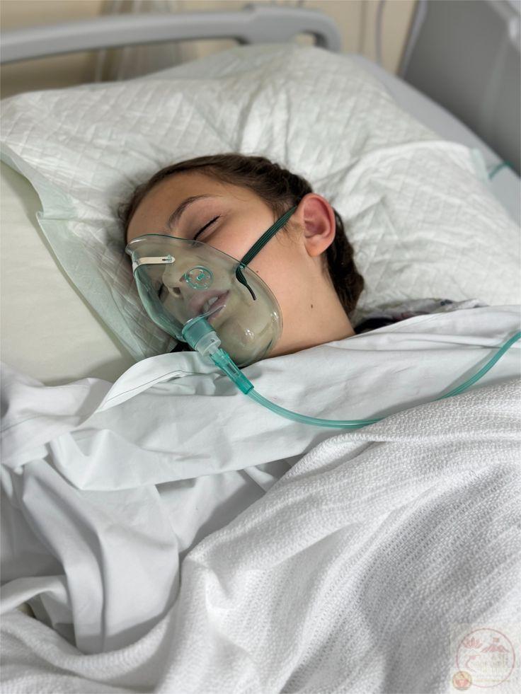 Hình ảnh máy thở được lồng ghép khéo léo trong nhiều đoạn clip chế hài hước