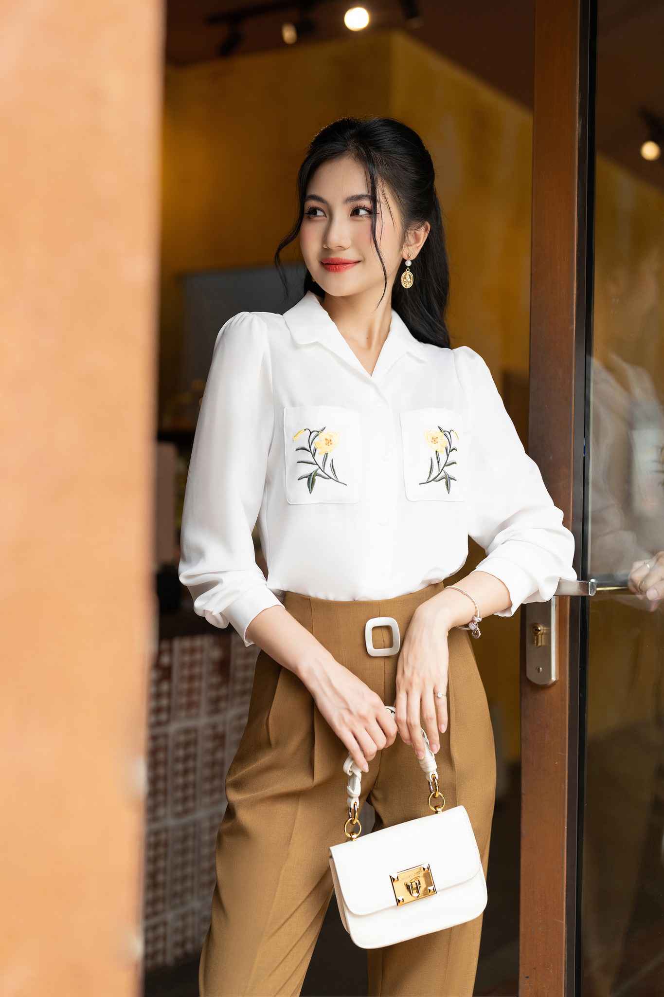 áo sơ mi nữ phối hoa thêu ngực