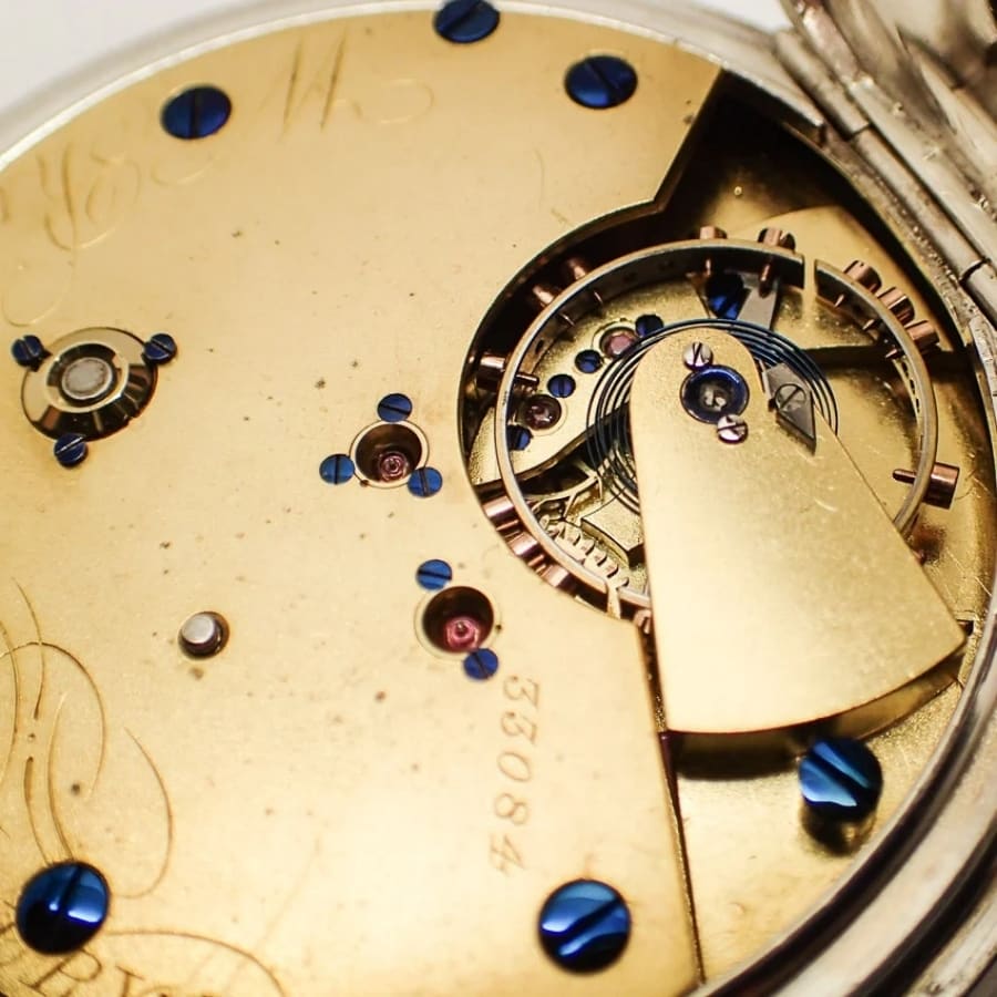 Nên để tần số đồng hồ cao hay thấp 