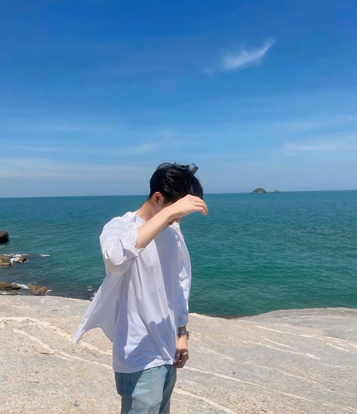 Gió cuốn đi nỗi buồn, biển giữ lại kỷ niệm