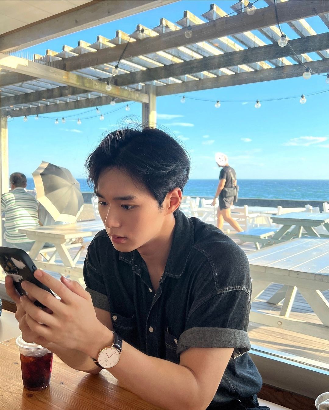 Dưới trời nắng nhẹ, mọi suy nghĩ đều tan biến