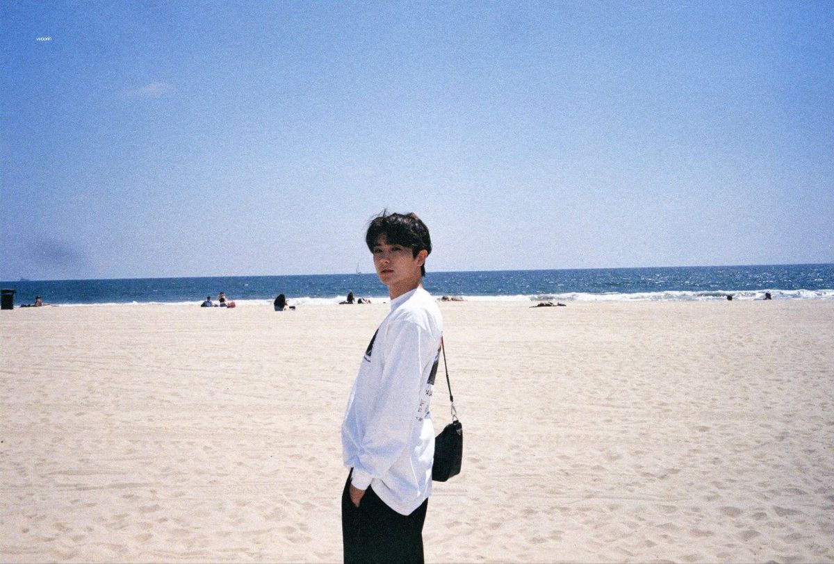 Chỉ là đứng thôi, cũng thành điểm nhấn