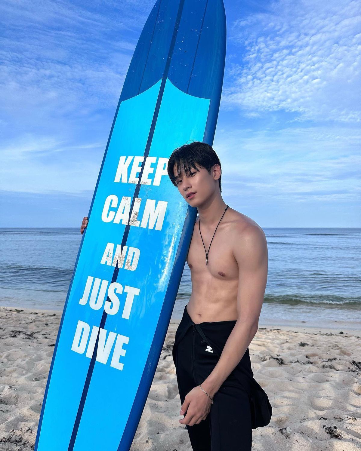 Chân chạm cát ấm, lòng chạm chút bình yên