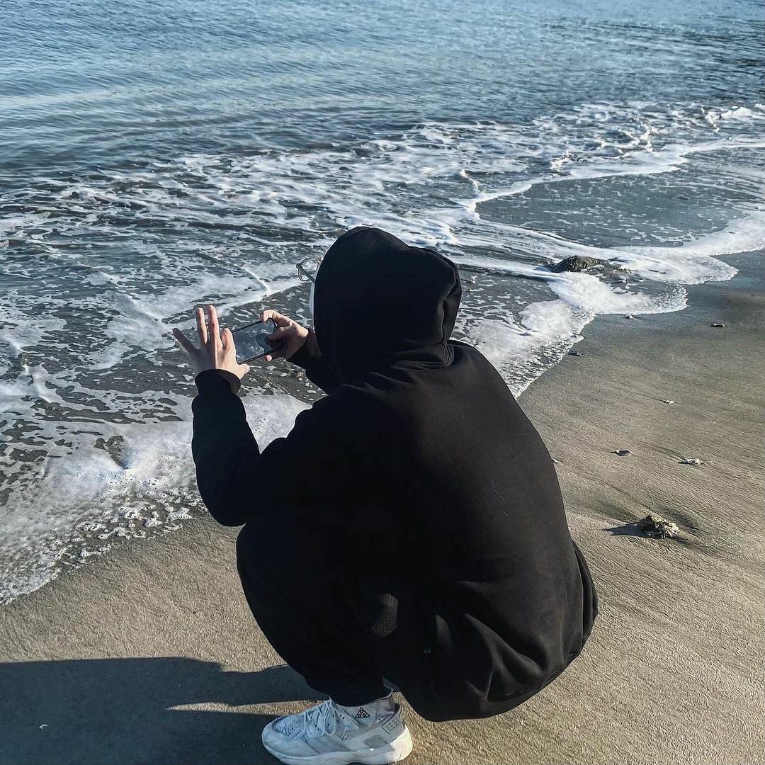 Tránh nắng tí thôi, không tránh đời đâu