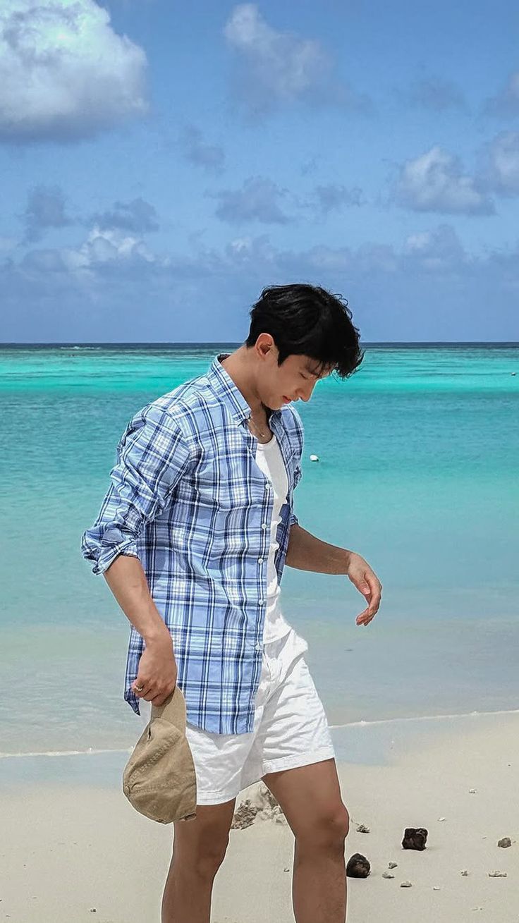 Biển chẳng nói gì nhưng hiểu mọi suy tư