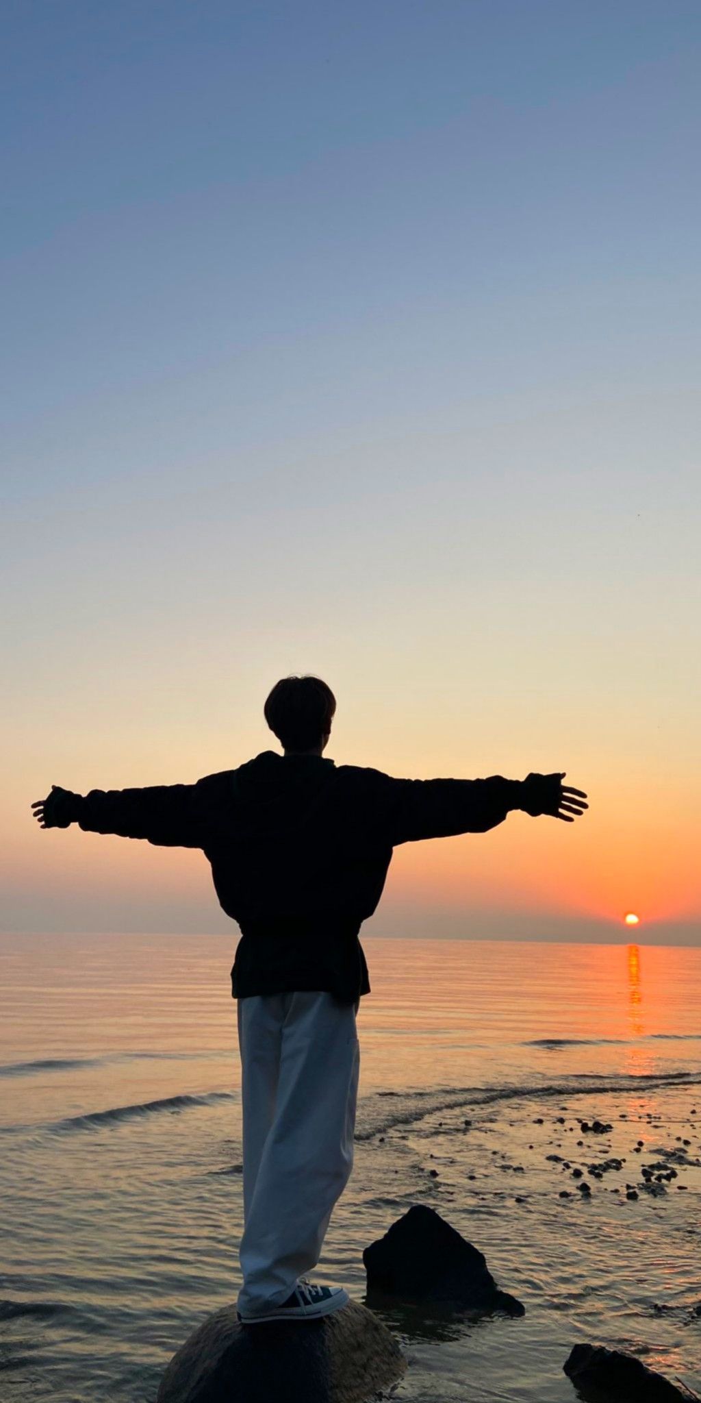 Biển chẳng ồn, chỉ là mình quá yên