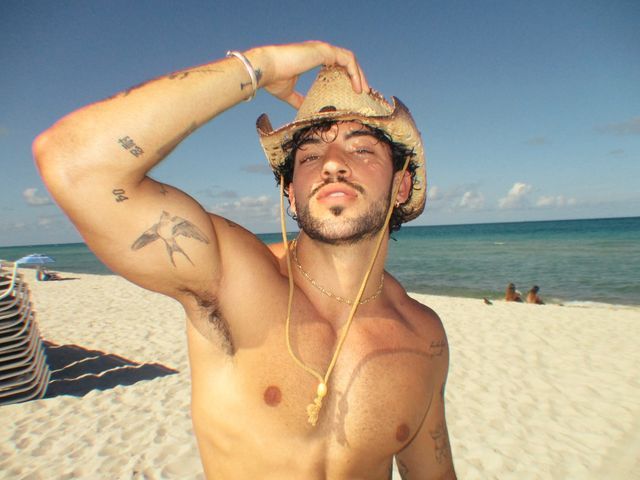 Hơi ngẩng đầu thôi là đủ bức ảnh thần thái