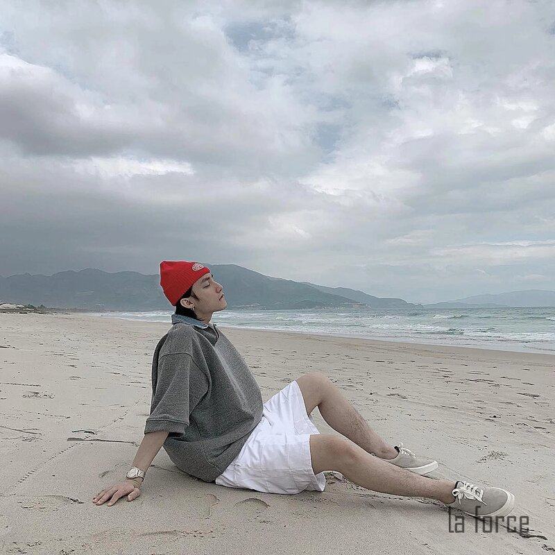 chụp ảnh trên bãi cát