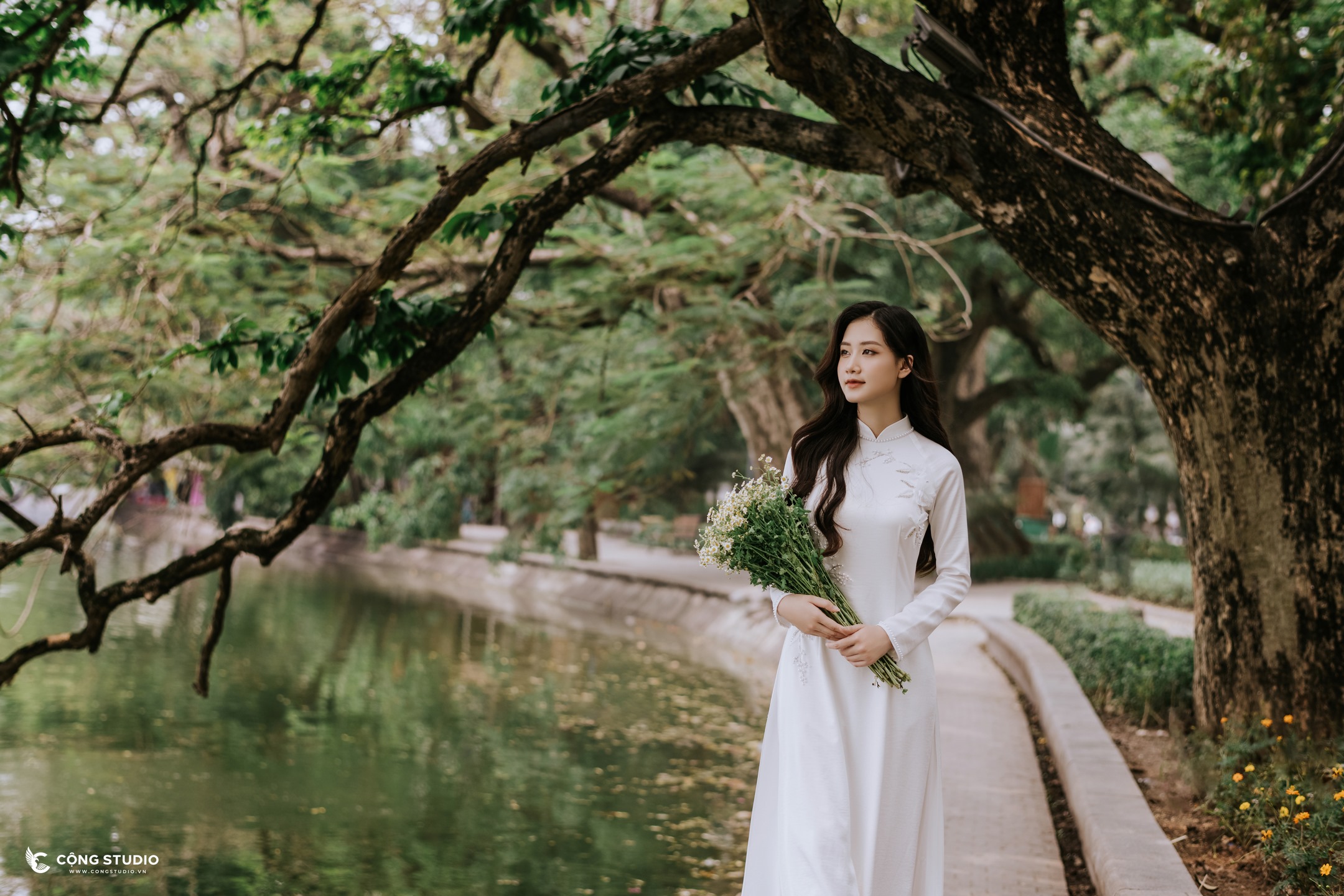 Chạm vào hạnh phúc như chạm vào điều thiêng liêng