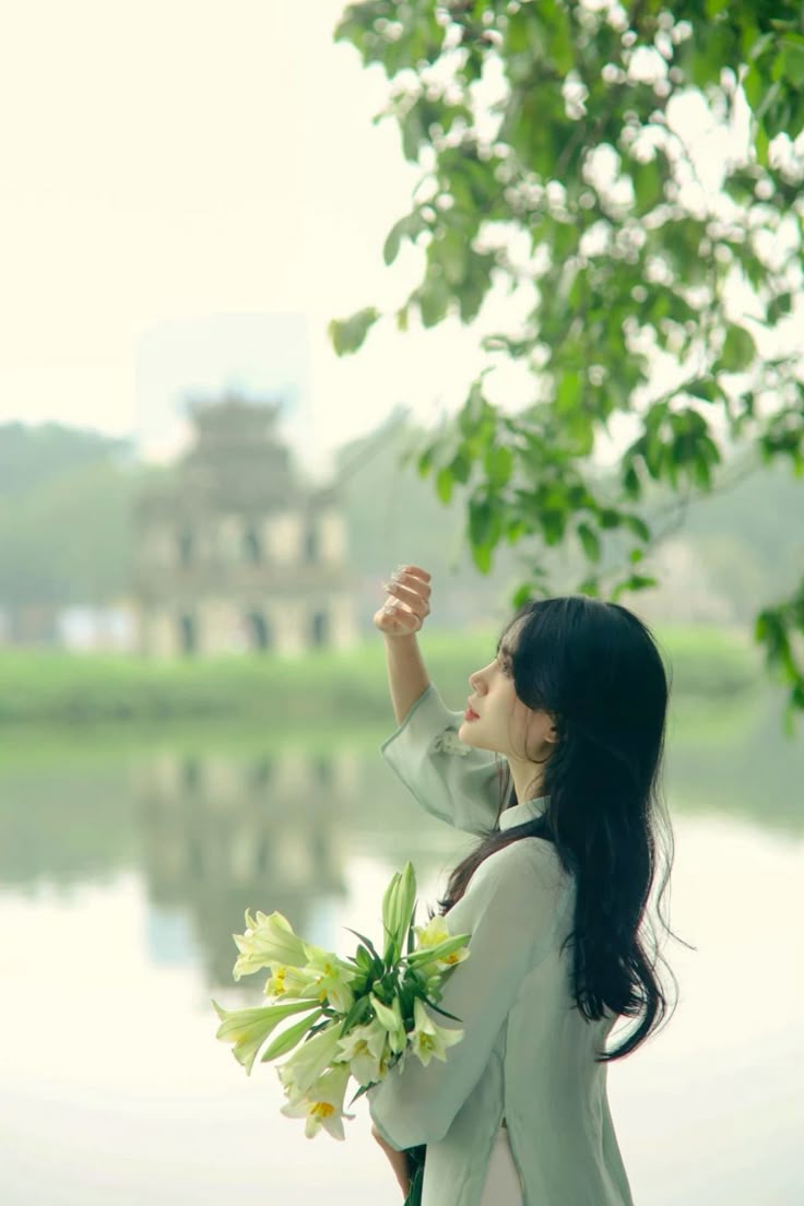 Ánh chiều rơi, ôm lấy cả những niềm riêng