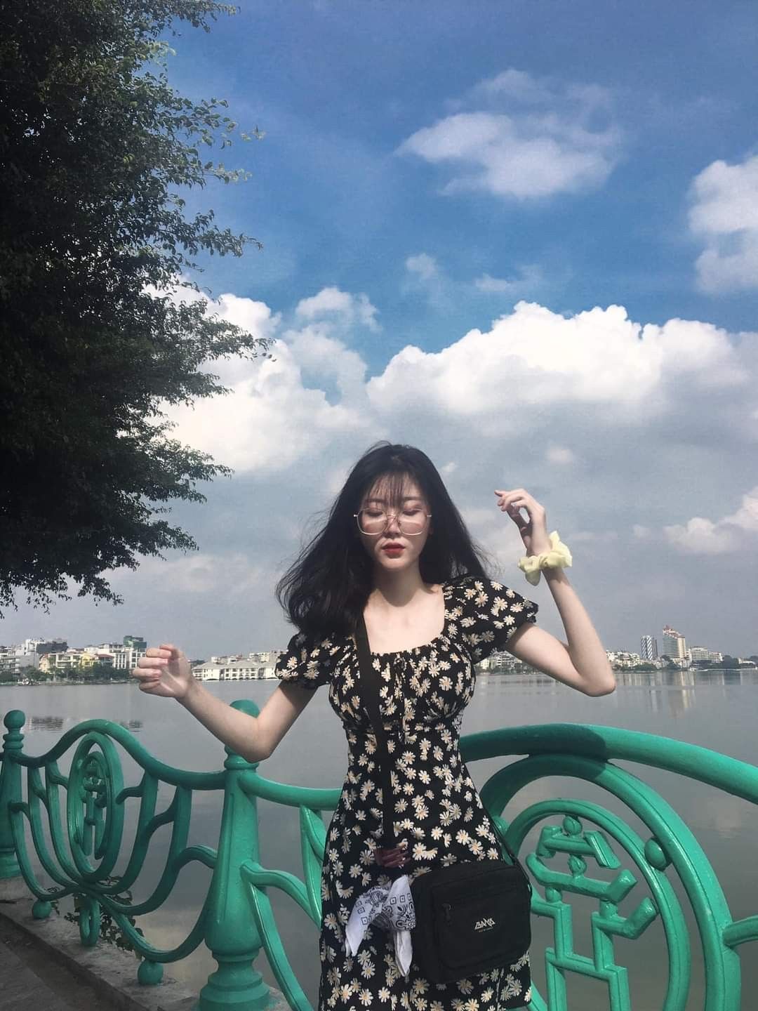 Ngày mai thế nào cũng được, miễn hôm nay ta có nhau