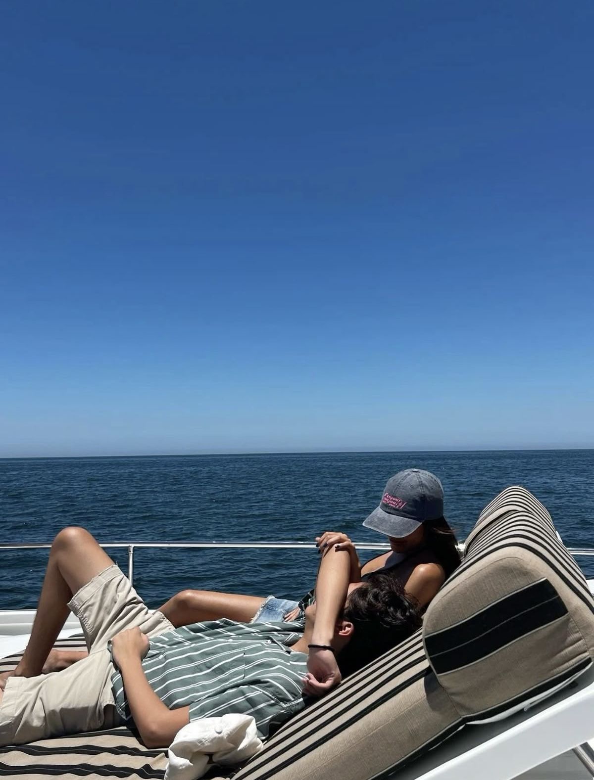 Du thuyền không vội, ảnh cũng chẳng cần vội