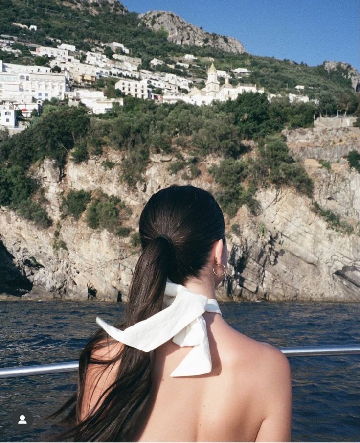 Gió biển làm tóc bay, còn ánh sáng làm ảnh thở