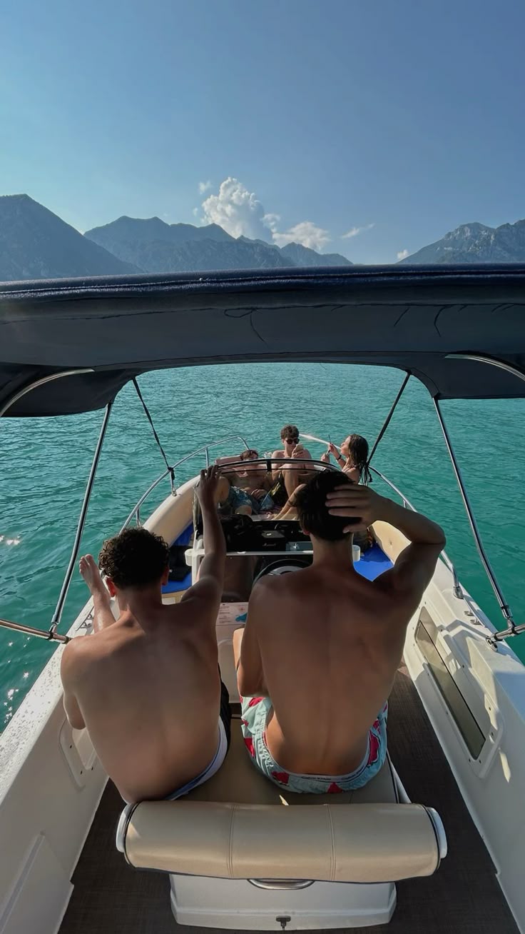 Gió đưa cảm xúc bay xa khỏi những bộn bề