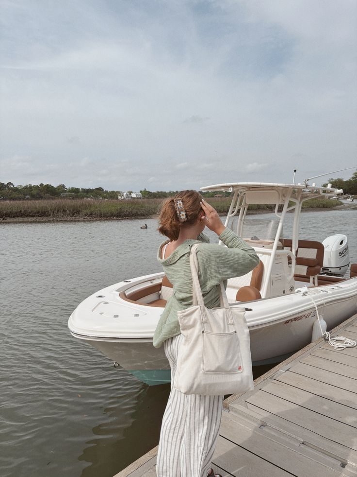 Góc nắng xiên từ du thuyền khiến mọi ảnh đều thơ