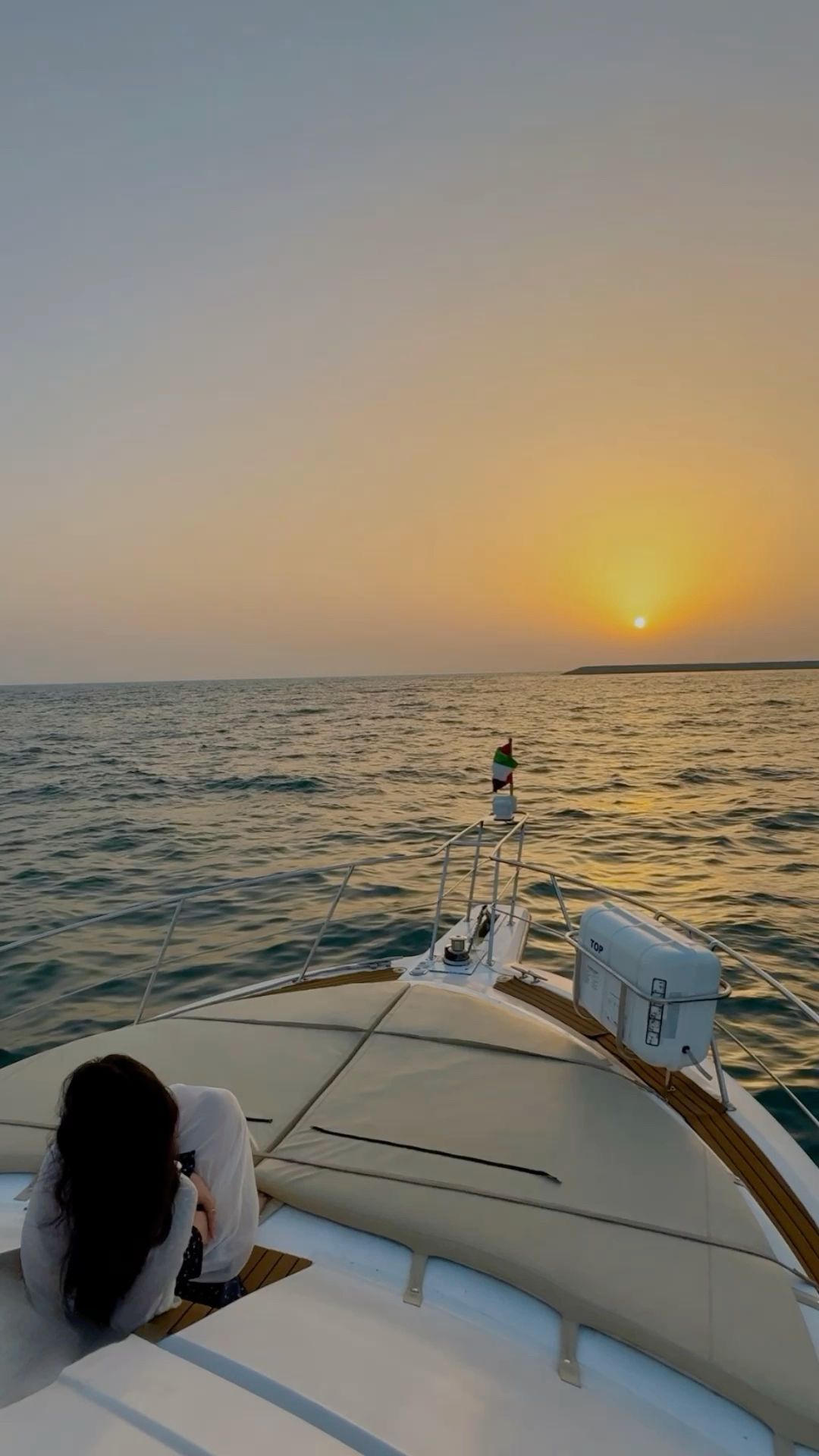 Tàu rẽ sóng, còn ảnh thì lưu giữ những giấc mơ