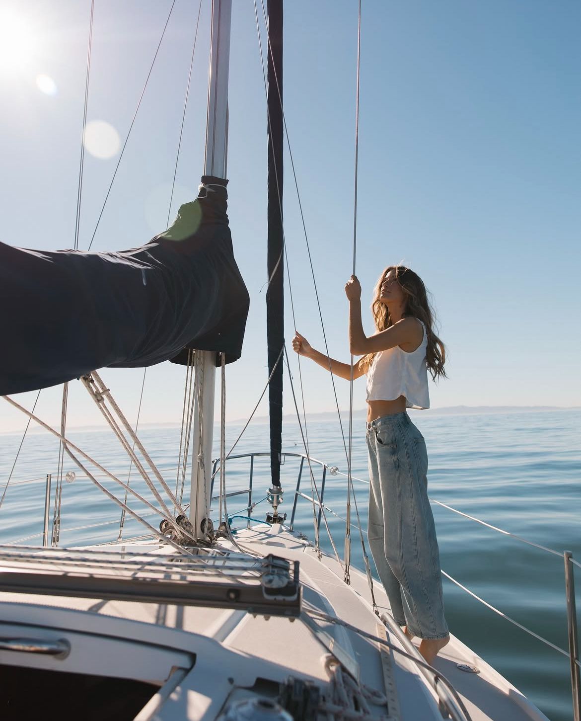 Ánh nắng xiên nhẹ tạo nên một khung hình yên bình