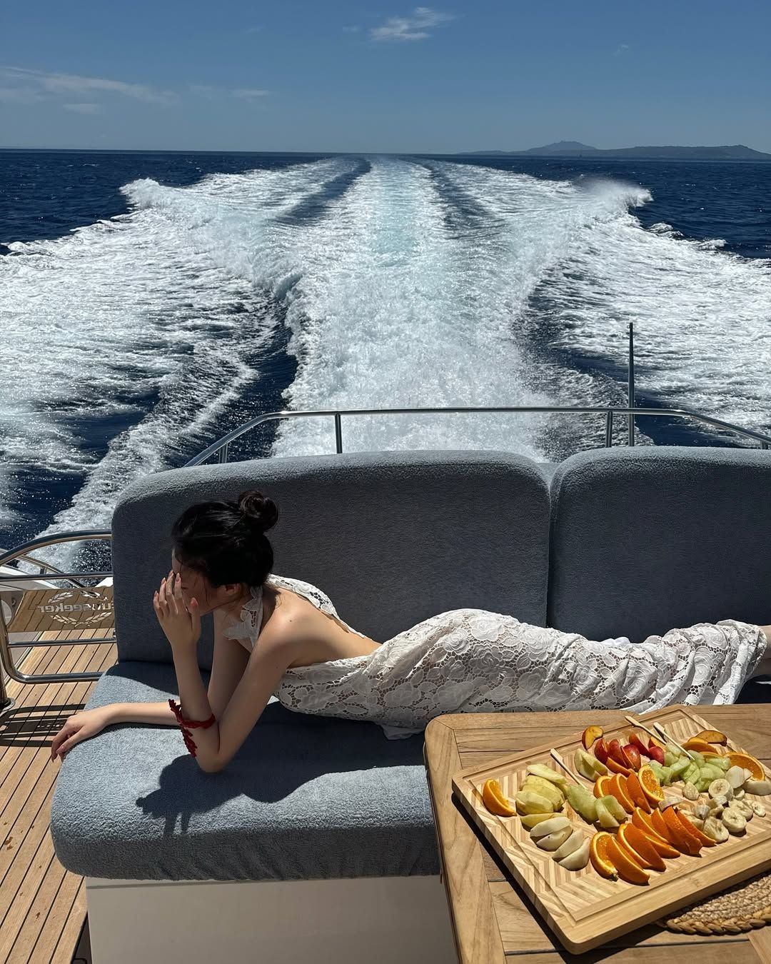 Bức ảnh trên tàu lưu giữ khoảnh khắc thật dịu dàng