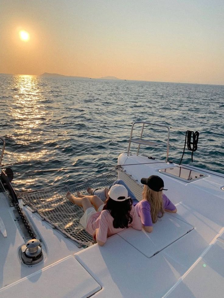 Cách tạo dáng chụp ảnh trên du thuyền