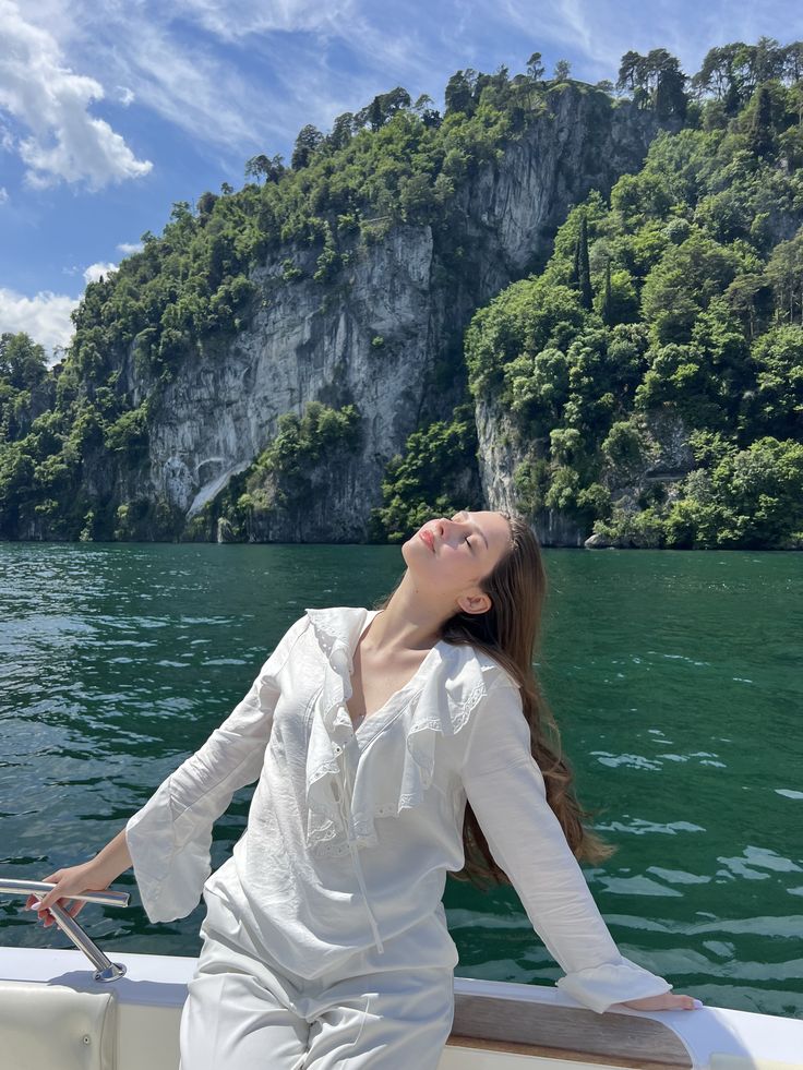 Cảm giác chill nhất là khi bạn đang trên boong