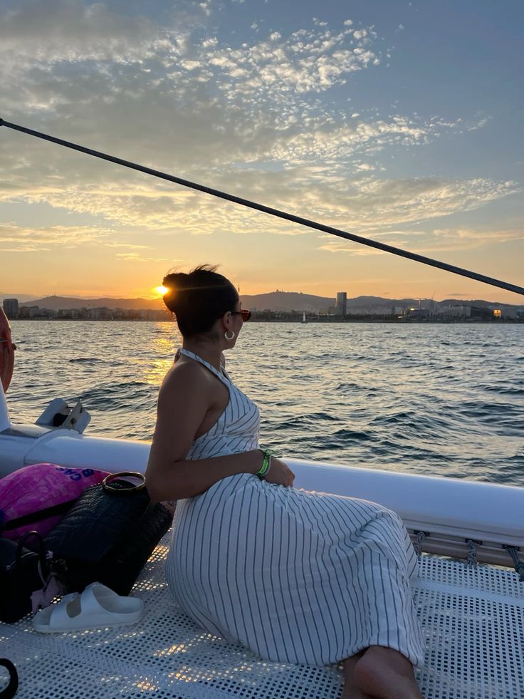 Chỉ cần bạn lặng đứng đó, tàu và trời sẽ lo phần còn lại