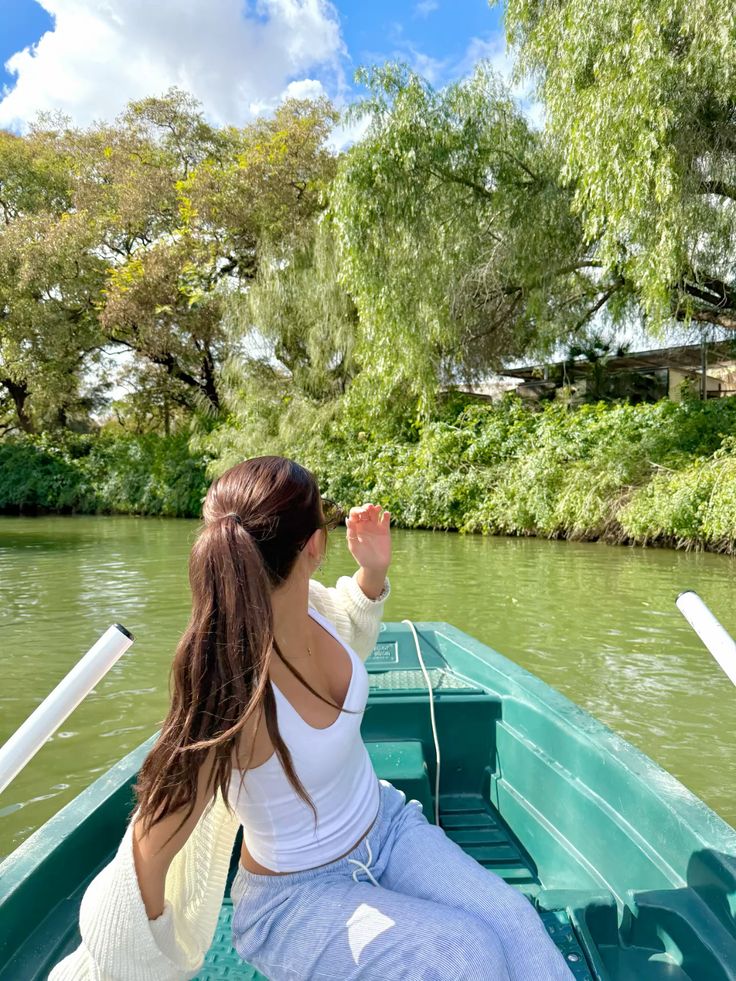 Chụp ảnh trên tàu biển giữa trời cao biển rộng