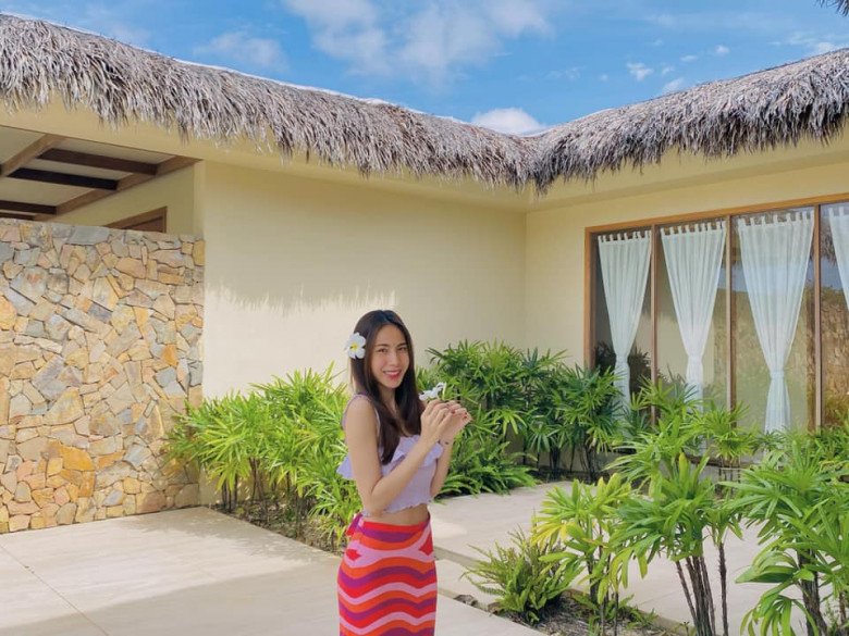 Vóc dáng của bà xã Công Vinh dường như đã đẹp từ trong trứng nước.