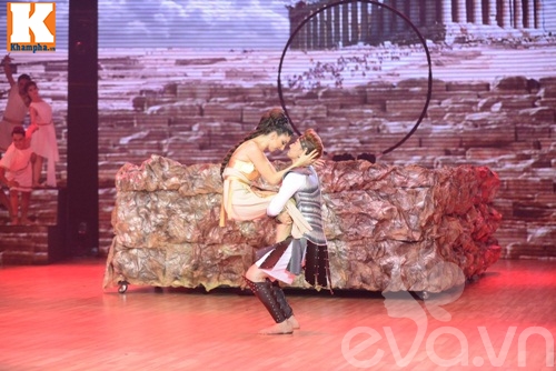 Ngọc Trinh, Thủy Tiên sexy biểu diễn tại Chung kết BNHV 2016 - 26