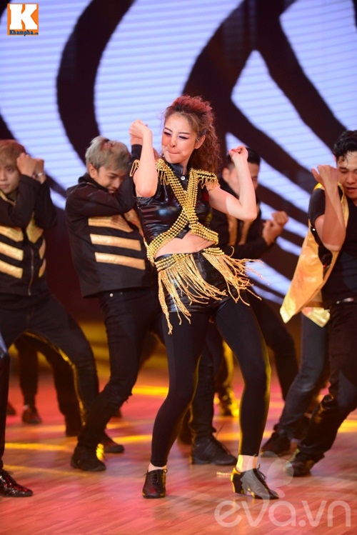 Ngọc Trinh, Thủy Tiên sexy biểu diễn tại Chung kết BNHV 2016 - 40