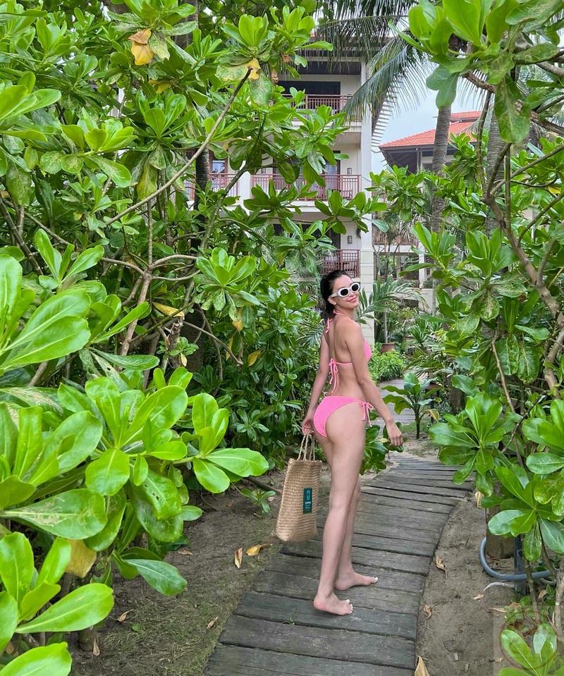 Tiểu Vy bikini 17
