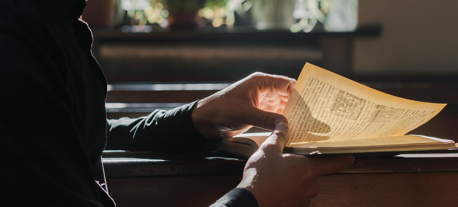 Trau dồi ngữ pháp tiếng Anh bằng cách đọc sách mỗi ngày