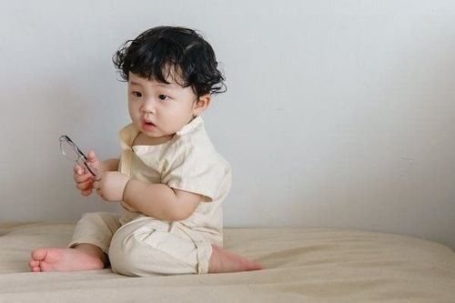 Chiều cao, cân nặng bé trai 18 tháng tuổi