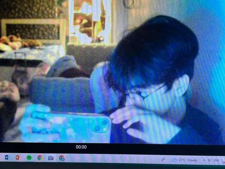 Ảnh con trai che mặt 2k12