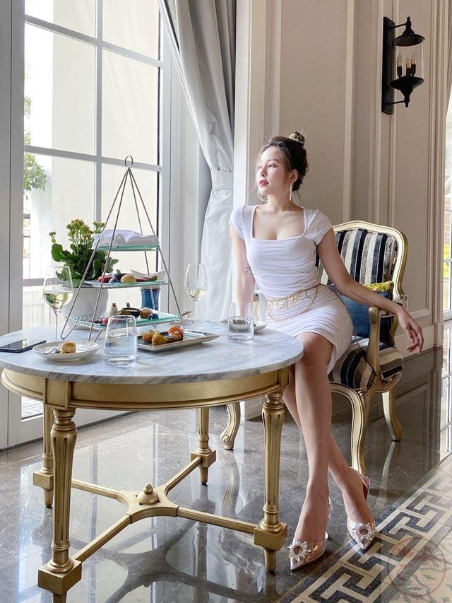 Hot girl được yêu mến nhờ lối sống hòa đồng và thân thiện với fan