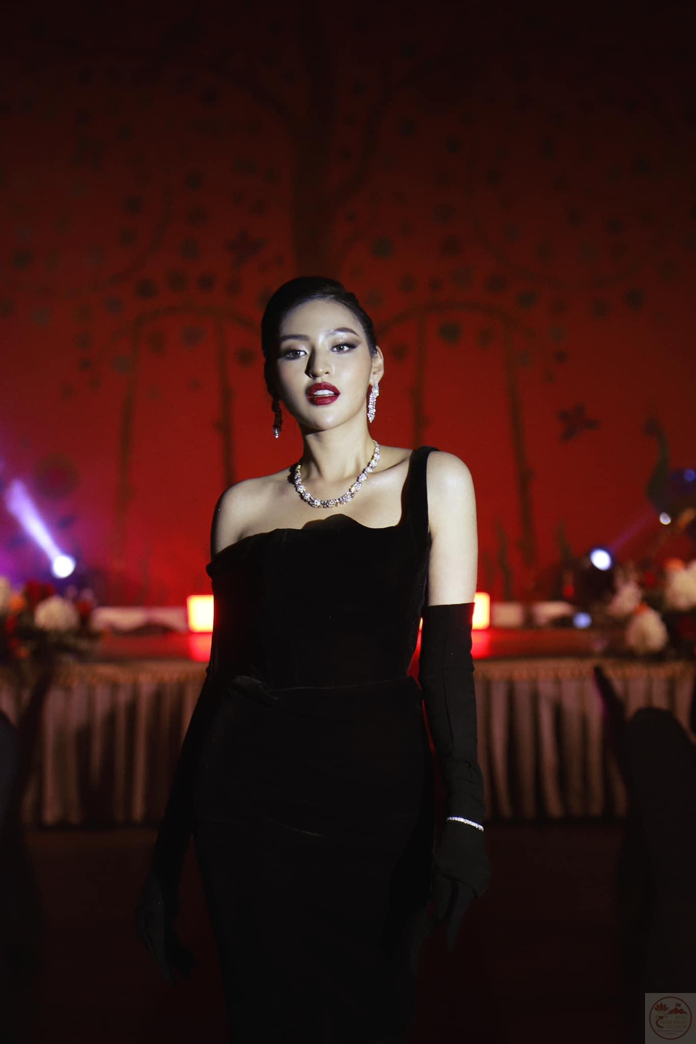 Cô gái này khiến khán giả bất ngờ bằng hình ảnh mới lạ