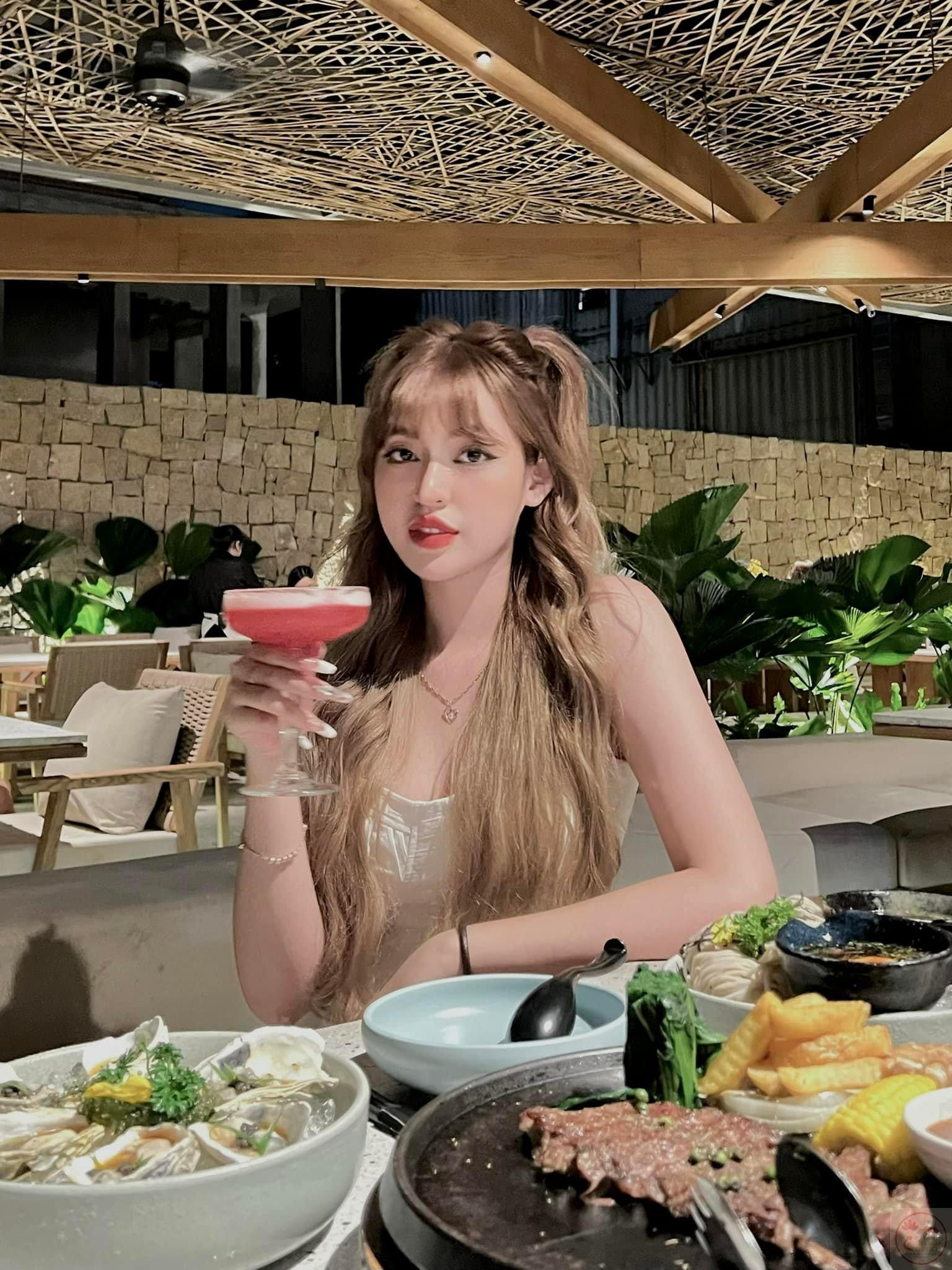 Gương mặt sáng giúp hot girl này dễ dàng chinh phục khán giả