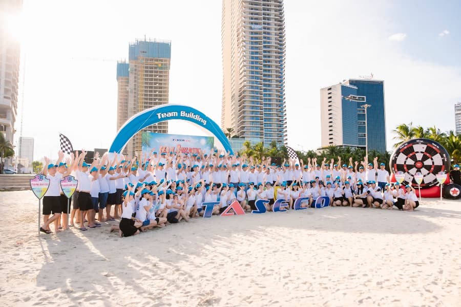 Danang-events-to-chuc-tou-team-building-tron-goi